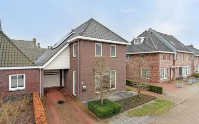 Twee-onder-één-kap te koop: Ringoven 38, Mariaheide Veghel