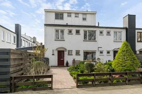 Hoekwoning te koop: Riouwlaan 65, Indische Buurt Vlaardingen