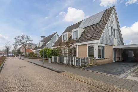 Twee-onder-één-kap te koop: Rivierenlaan 142, Rivierenbuurt Lelystad