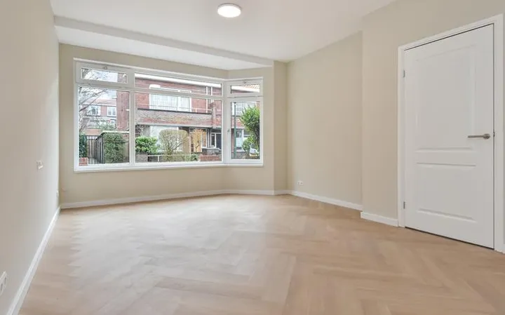 Hoekwoning te koop: Riënzistraat 9, Componistenbuurt 'S-Gravenhage