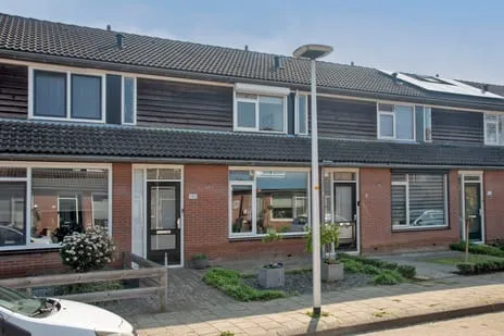 Tussenwoning te koop: Rob de Vriesstraat 181, Weijinkshoek Hengelo