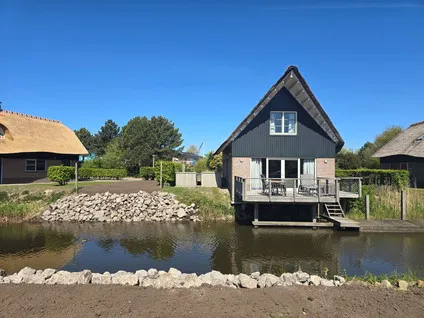 Vrijstaande woning te koop: Robbenzand 11, Groot binnenwater Makkum