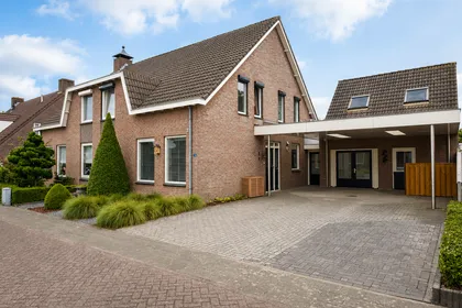Twee-onder-één-kap te koop: Robert Kochstraat 24, Vlier-Zuid Deurne