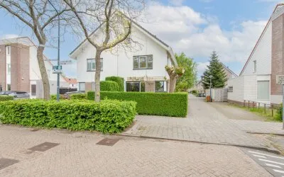 Twee-onder-één-kap te koop: Robert Stolzhof 294, Kersenboogerd-Zuid - Buurt 33 05 Hoorn