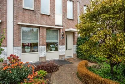 Tussenwoning te koop: Robert Stolzhof 68, Kersenboogerd-Zuid - Buurt 33 05 Hoorn