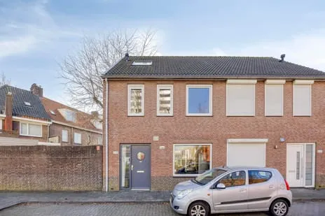 Twee-onder-één-kap te koop: Robert Fruinstraat 23-02, Hoefstraat Noord Tilburg