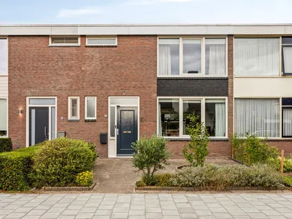 Tussenwoning te koop: Robert Schumansingel 9, Budel
