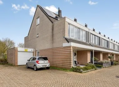 Hoekwoning te koop: Robert Stolzhof 203, Kersenboogerd-Zuid - Buurt 33 05 Hoorn