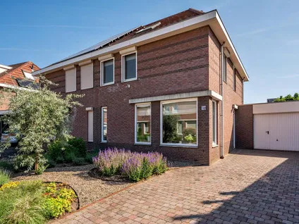 Tussenwoning te koop: Robijn 17, Hagerbroek Venlo