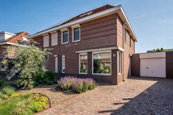 Tussenwoning te koop: Robijn 17, Hagerbroek Venlo