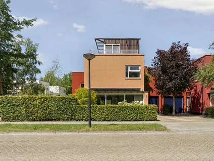 Twee-onder-één-kap te koop: Robijnplantsoen 1, Regenboogbuurt West Almere