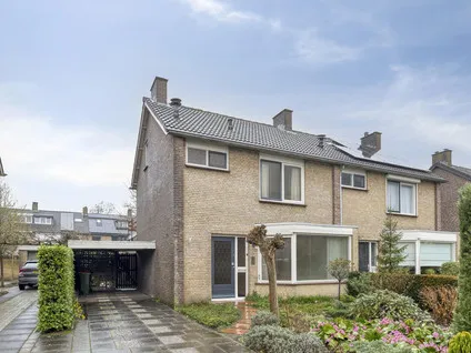 Twee-onder-één-kap te koop: Rode Baan 8, Prinsenbeek Prinsenbeek