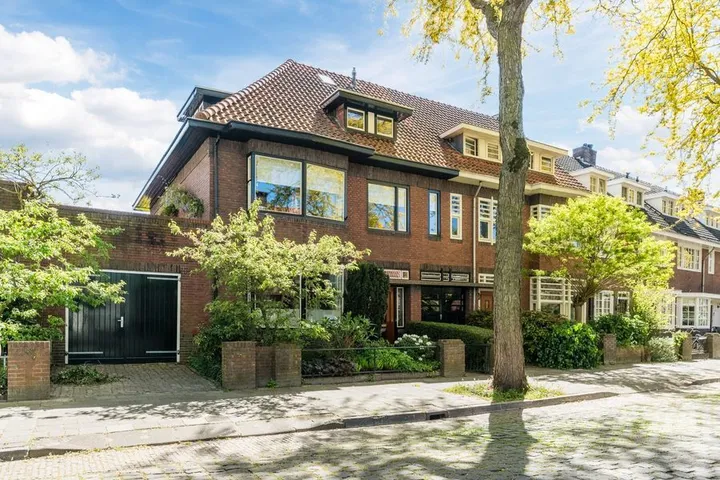 Tussenwoning te koop: Rodenbachlaan 3, Schrijversbuurt Eindhoven