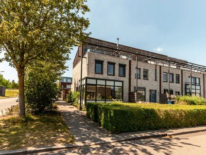 Hoekwoning te koop: Rodinweg 137, Tussen de Vaarten Z.- Zuidwest Almere