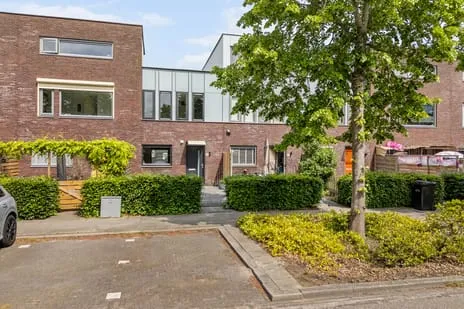 Tussenwoning te koop: Rodinweg 29, Tussen de Vaarten Z.- Zuidwest Almere