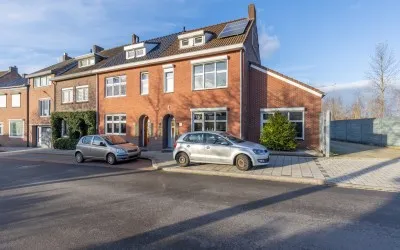 Hoekwoning te koop: Roebroekweg 27, Pronsebroek Heerlen