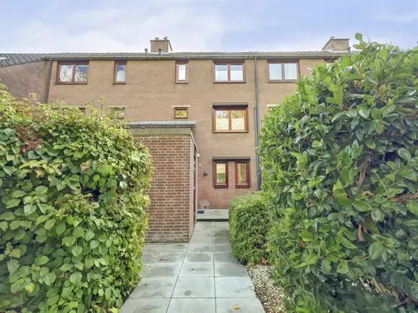 Tussenwoning te koop: Roek 11, Hoogvliet Rotterdam
