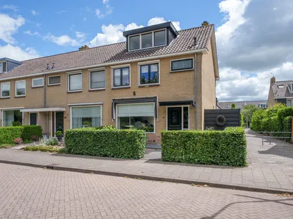 Hoekwoning te koop: Roemer Visscherstraat 1, Schrijversbuurt Alblasserdam