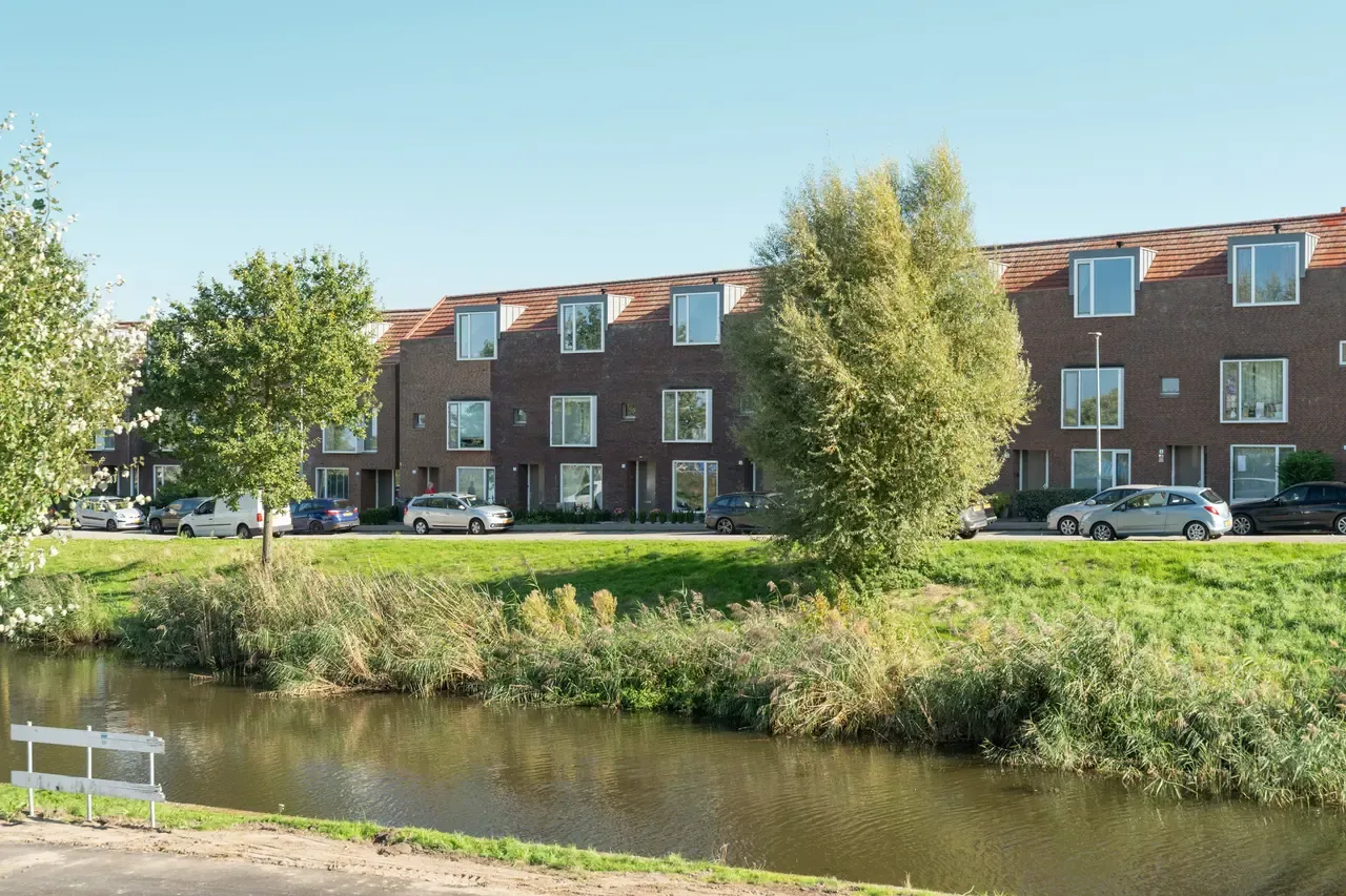 Tussenwoning te koop: Roer 16, Almere
