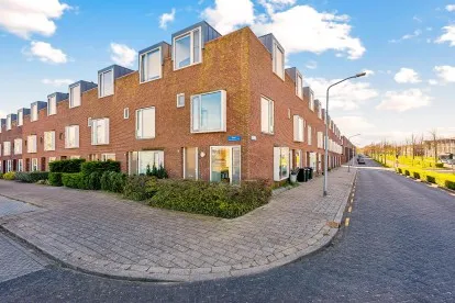 Tussenwoning te koop: Roer 2, Almere