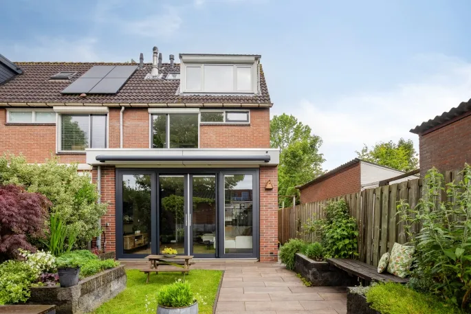 Hoekwoning te koop: Roerdompsingel 95, Numansdorp Woonkern Numansdorp