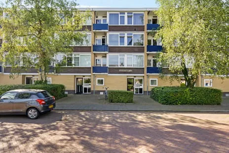 Apartment for sale: Roerdompstraat 52, Lijsterlaan Alphen Aan Den Rijn
