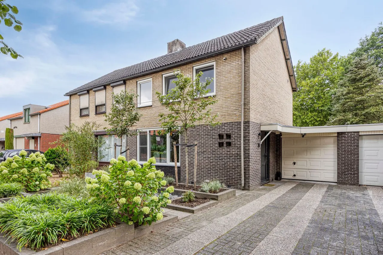 Tussenwoning te koop: Roggelseweg 10, Helden
