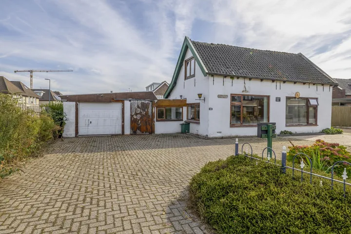 Twee-onder-één-kap te koop: Rokkeveenseweg Zuid 122, Rokkeveen-Oost Zoetermeer