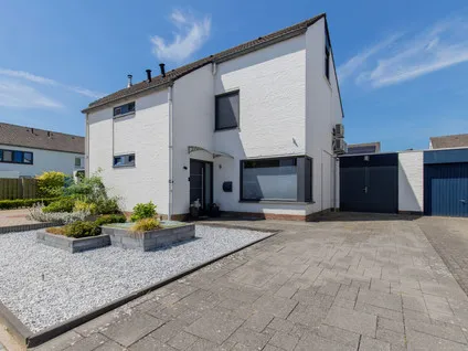 Tussenwoning te koop: Rolandsweg 6, Overhoven Sittard