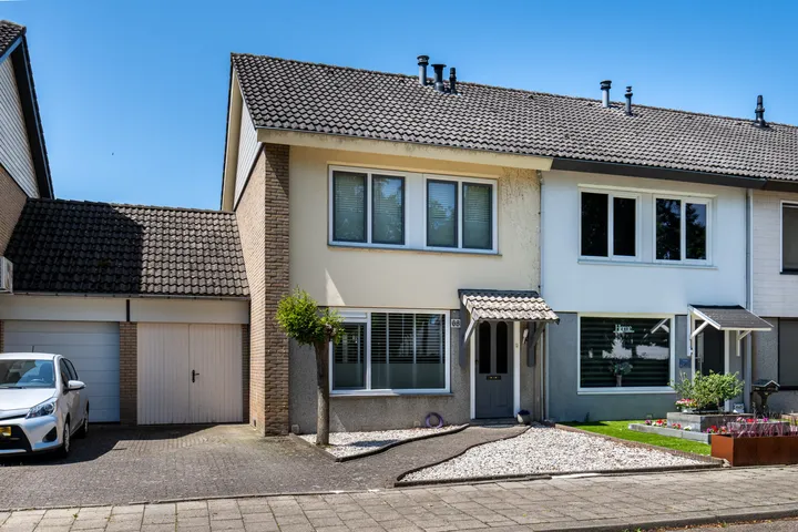 Tussenwoning te koop: Rolandsweg 68, Overhoven Sittard
