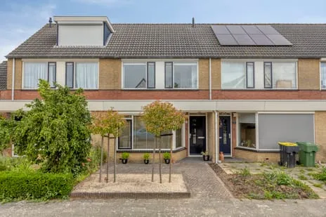Terraced house for sale: Romeet 3, Zuid-Beijerland Woonkern Zuid-Beijerland