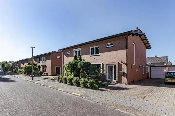Twee-onder-één-kap te huur: Romenkamp 35, Oirsbeek Oirsbeek