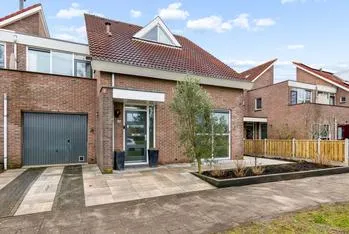 Twee-onder-één-kap te koop: Romy Schneiderweg 39, Filmwijk Midden Almere