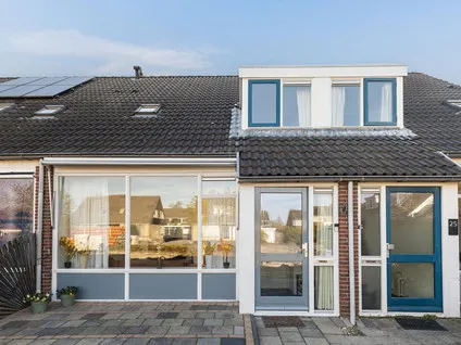 Tussenwoning te koop: Roniaweg 23, De Spiker en het industrieterrein Hermes Harlingen