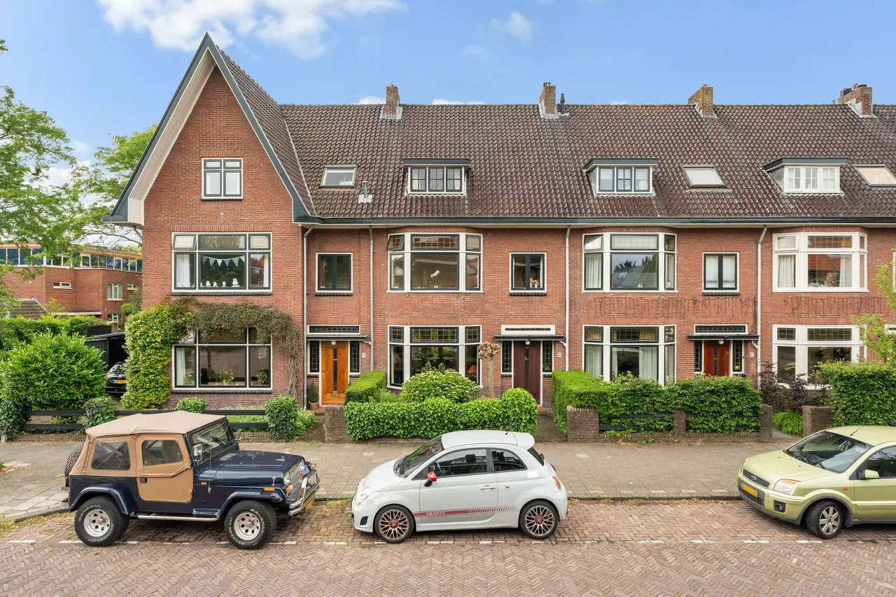 Tussenwoning te koop: Roodenburgerstraat 49, Leiden