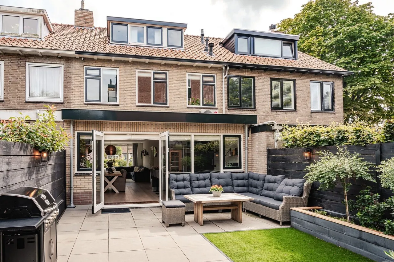 Tussenwoning te koop: Roos en Beeklaan 77, Santpoort-Noord
