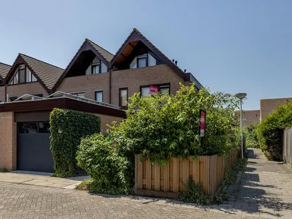 Terraced house for sale: Roos van Dekama erf 15, Ervenbuurt Capelle Aan Den Ijssel