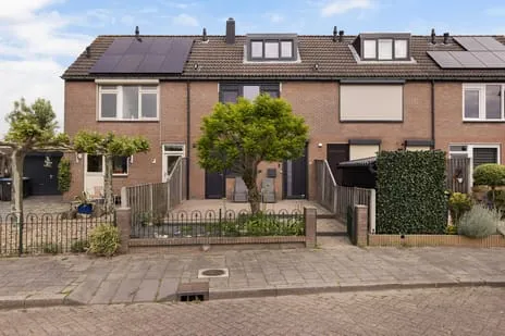 Tussenwoning te koop: Roosendaelweg 17, Geervliet-Noordoost Geervliet