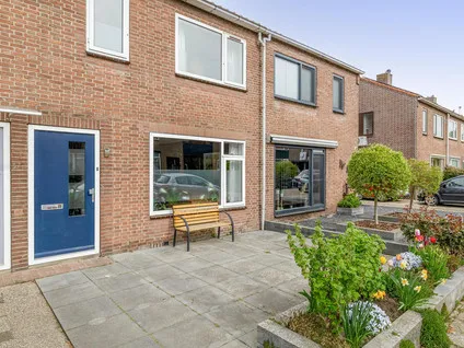 Tussenwoning te koop: Roosenhoeklaan 25, Nieuwenhoorn Hellevoetsluis