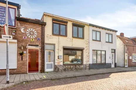 Tussenwoning te koop: Rooseveltweg 13, Carmel Hulst