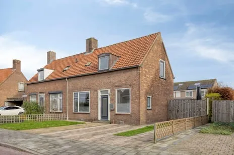 Twee-onder-één-kap te koop: Rooseveltweg 37, Carmel Hulst