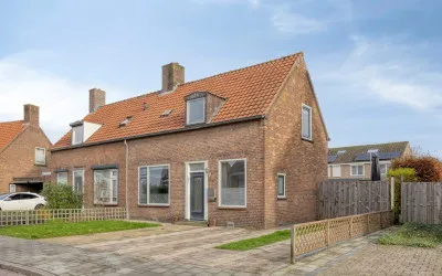 Twee-onder-één-kap te koop: Rooseveltweg 37, Carmel Hulst