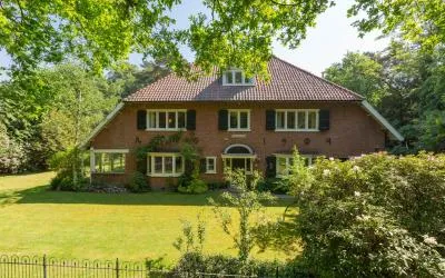 Vrijstaande woning te koop: Rossinilaan 4, Villaparken Hilversum