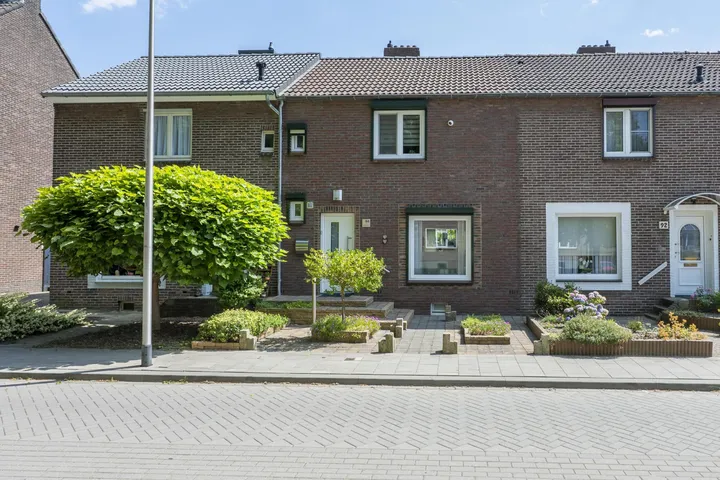 Terraced house for sale: Rotterdamstraat 94, Schaesbergerveld Heerlen