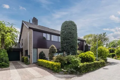 Tussenwoning te koop: Roucooppark 25, Starrenburg Voorschoten