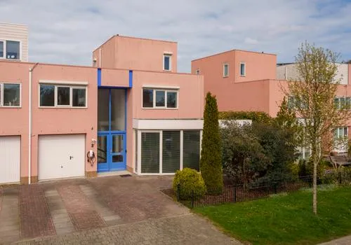 Twee-onder-één-kap te koop: Rougestraat 3, Almere