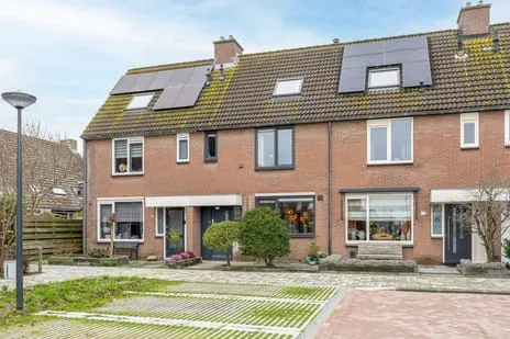Tussenwoning te koop: Roze-ven 10, Middentil Wormer