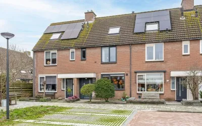 Terraced house for sale: Roze-ven 10, Middentil Wormer
