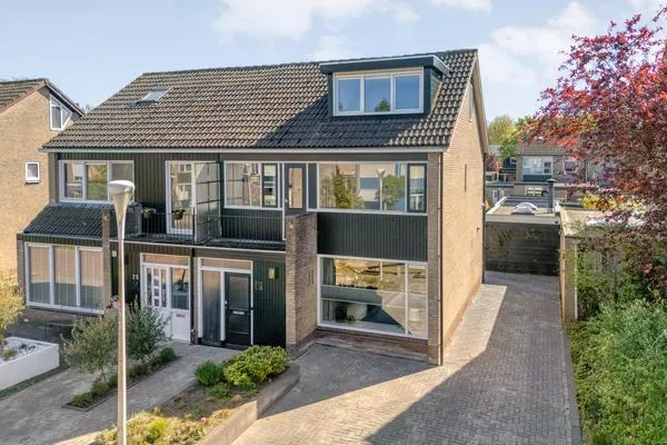 Twee-onder-één-kap te koop: Rozeboom 26, De Kampen Heino