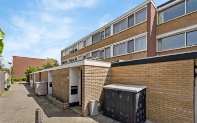 Tussenwoning te koop: Rozemarijn 21, Kleine Geest en Molenwijk Monster